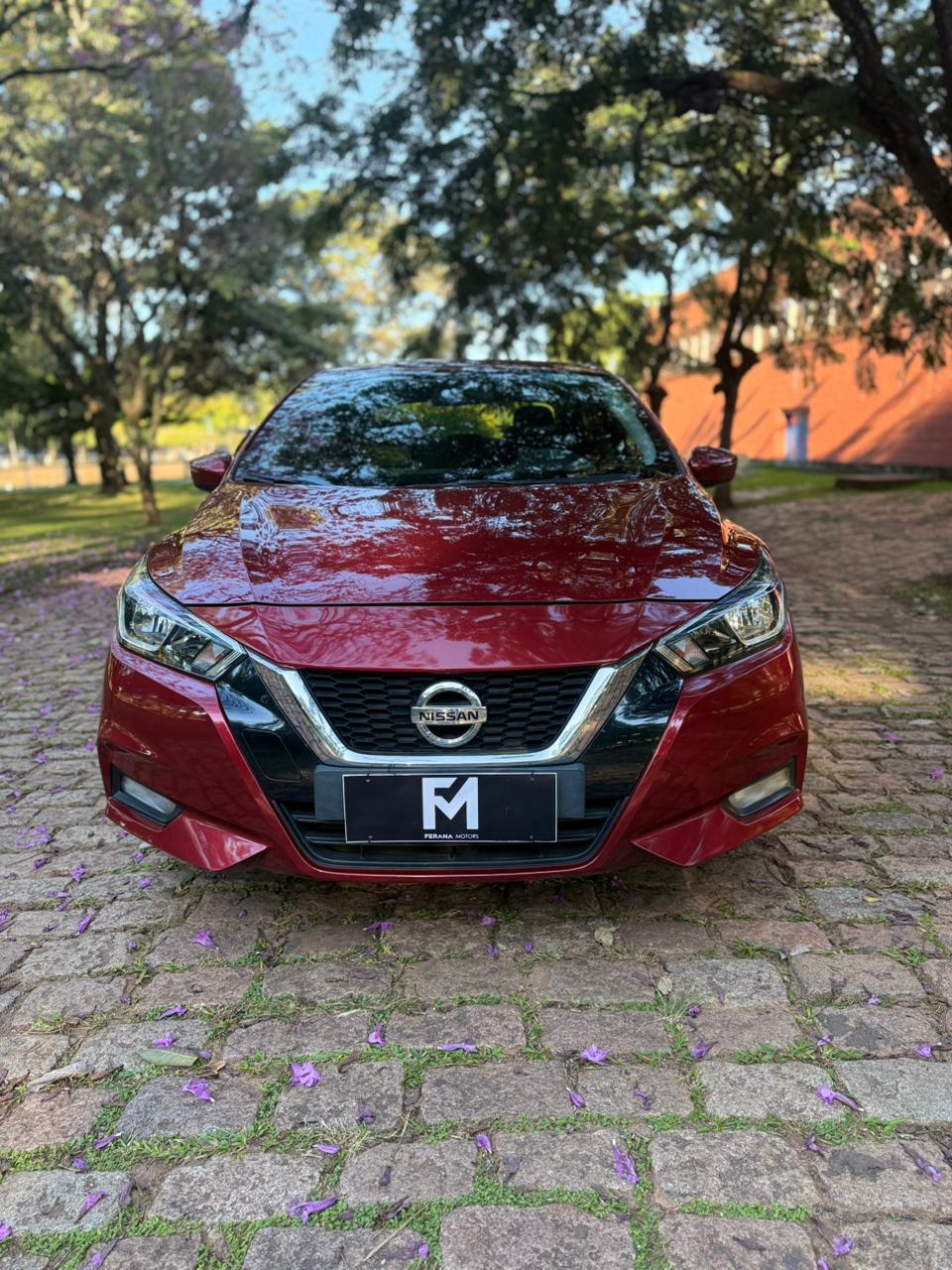 Nissan Versa Vermelho