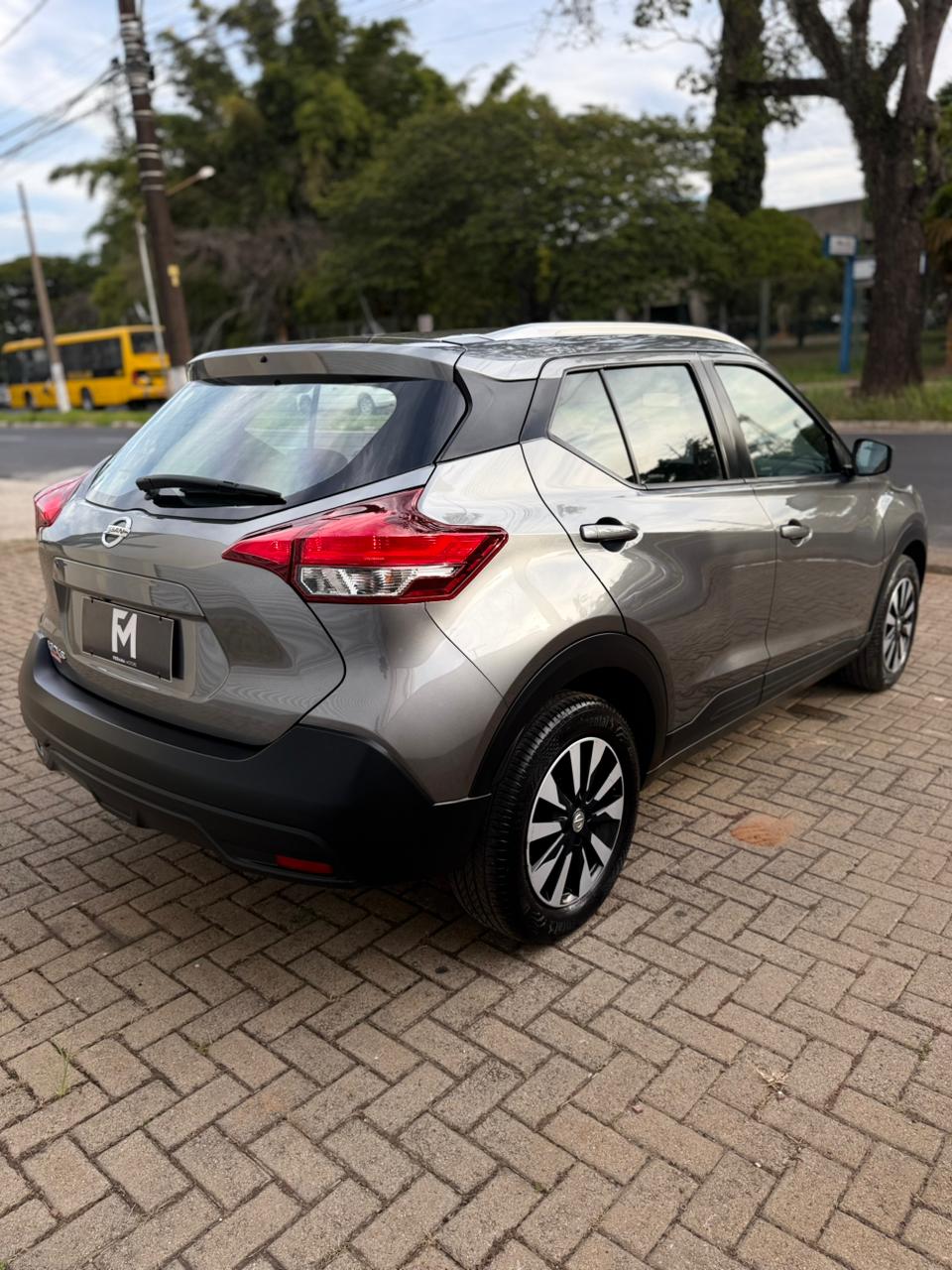 Nissan Kicks S Direct 2020 - Traseira lateral