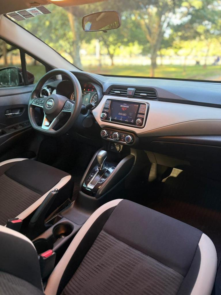 Nissan Versa Advance 2022 vista traseira